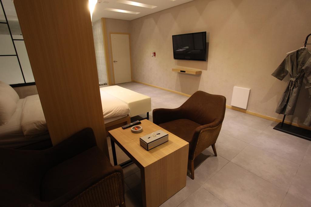 C&B Hotel Ansan Exterior photo