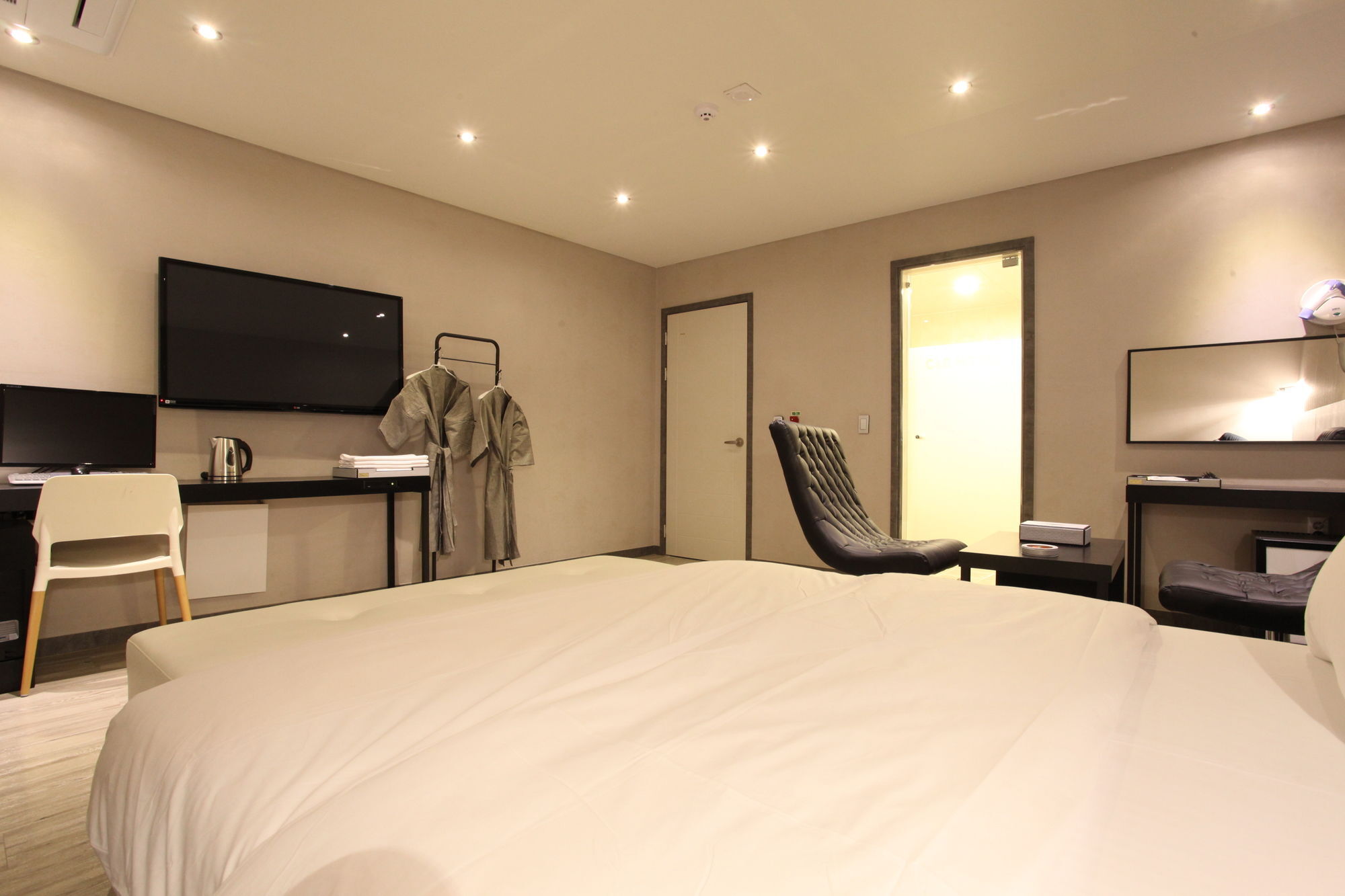 C&B Hotel Ansan Exterior photo